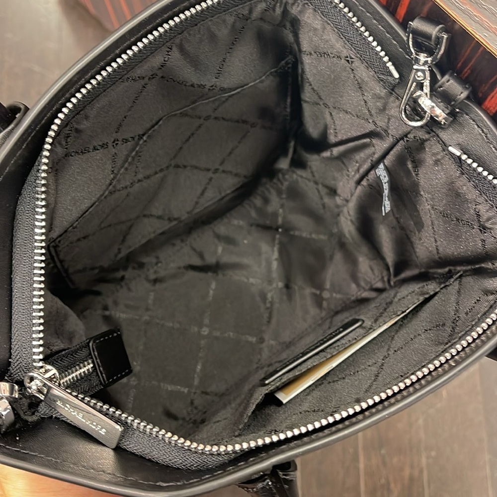 MICHAEL KORS
Avril Small Logo Top-Zip Satchel
COLOR BLACK
NWT - Picture 7 of 16
